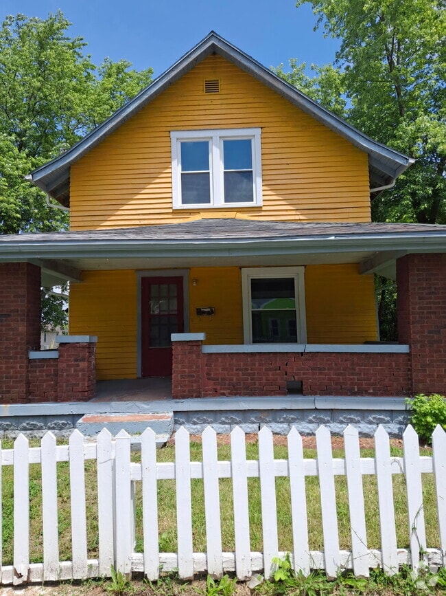 Building Photo - 132 W 3rd St Rental
