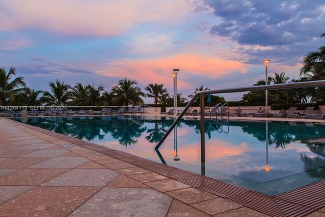 Building Photo - 100 Lincoln Rd Unit 943