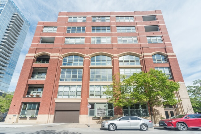 Building Photo - 2001 S Calumet Ave Unit 508
