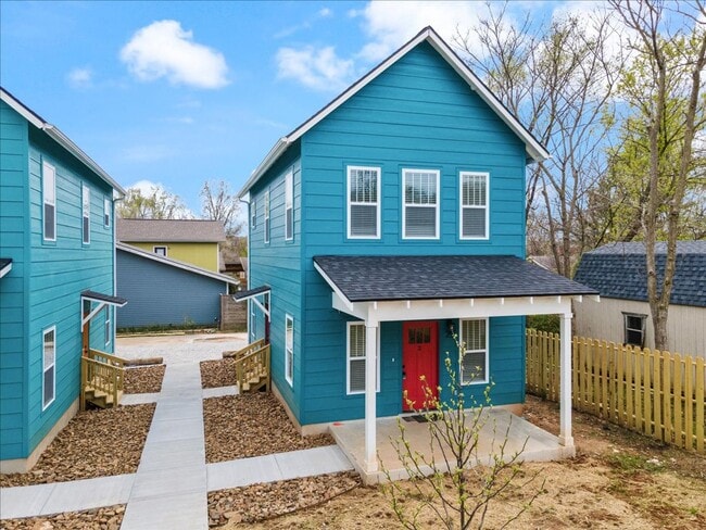 Building Photo - Cottage close to downtown and U of A. Rental