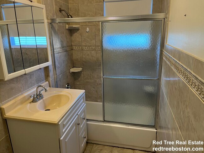 Photo - 166 Elm St Unidad 2