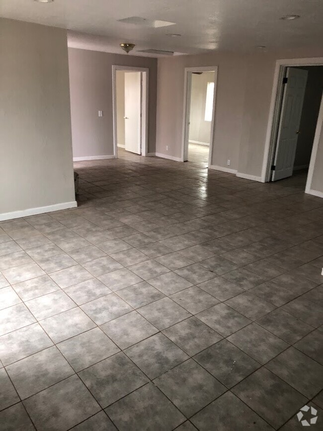 Building Photo - 4828 S 35th Dr Rental
