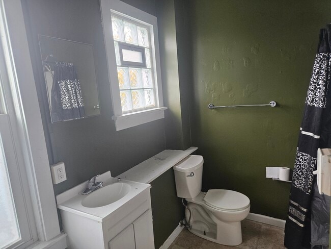 Bathroom - 1119 Albers St SW Unit 2