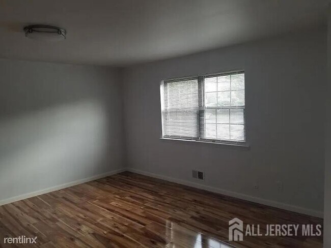 Photo - 804 Maple Hill Dr