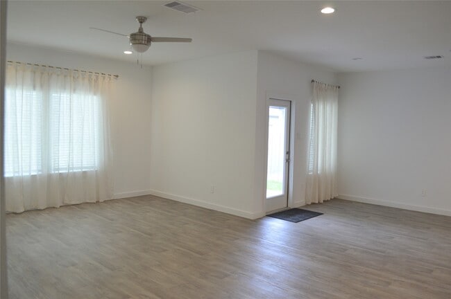 Photo - 10313 Cascade Range Ln