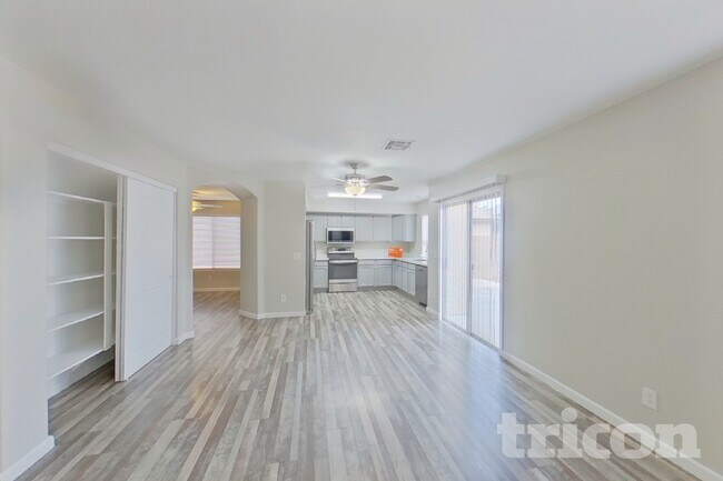 42428 W Anne Ln