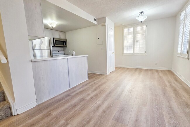 Photo - 108 Redpath Ave