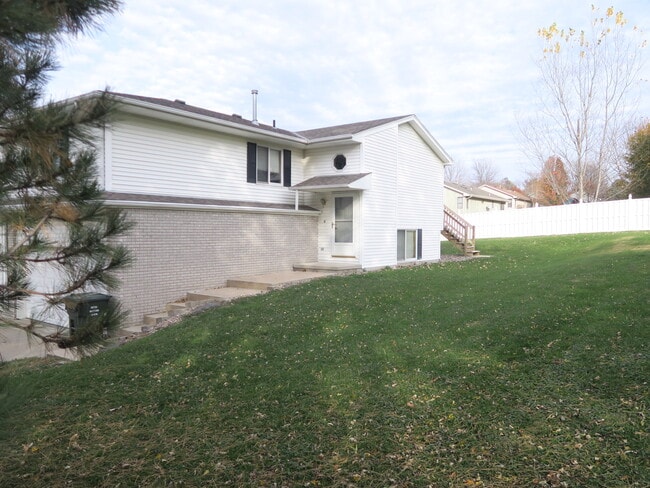 Photo - 505 Michael Dr