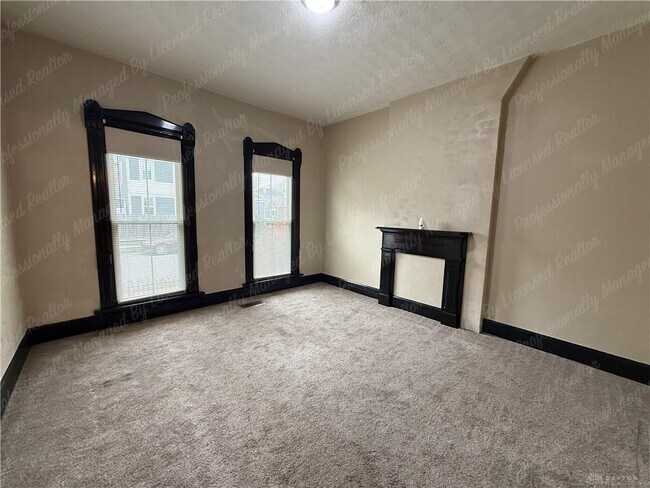 Photo - 227 James St