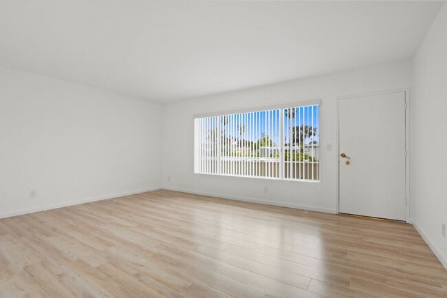 Photo - 519 Idaho Ave,  1 blocks to Montana and 5 blocks to the beach!