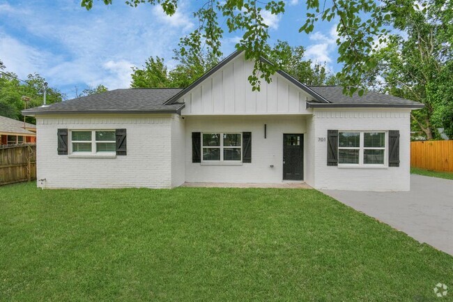 Building Photo - 701 E Canino Rd Rental