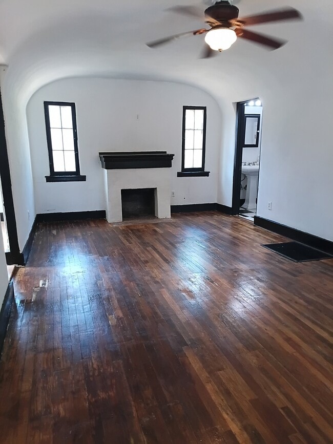 Photo - 210 E Normandie Ave