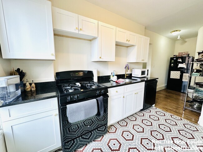 Building Photo - 466 Park Dr Rental