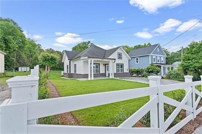 Photo - 1769 Bolton Rd NW House