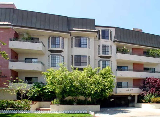 Front of Building - 4707 Willis Ave Unit 101