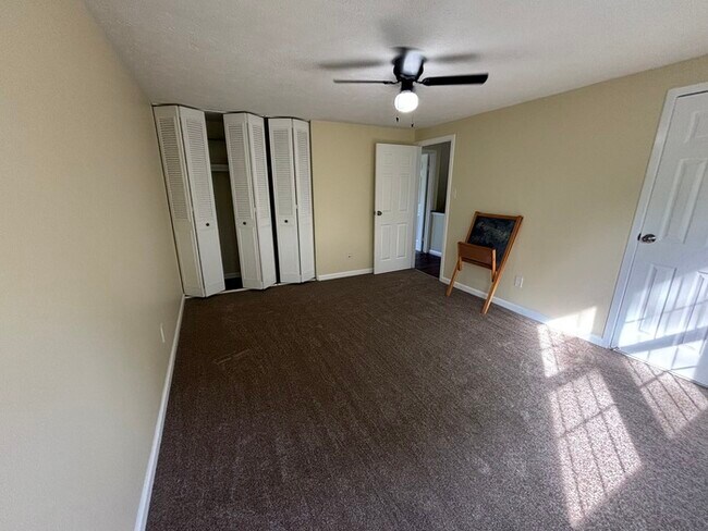 Photo - 3 bedrooms plus Den