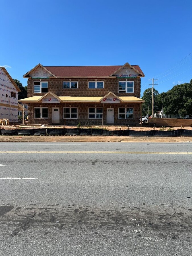 New Main Street Townhomes for Rent this Fall - New Main Street Townhomes for Rent this Fall
