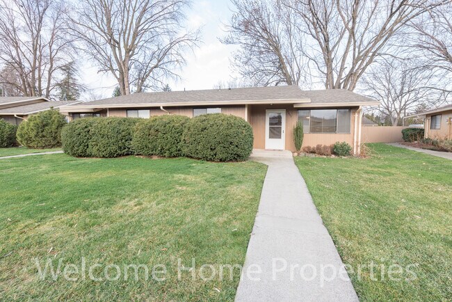 Photo - Beautiful 2 Bedroom Home in Quiet Neighborhood Unit 1937 Plaza
