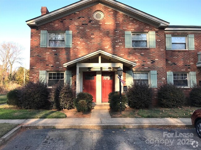Building Photo - 1207 Green Oaks Ln Unit L Rental