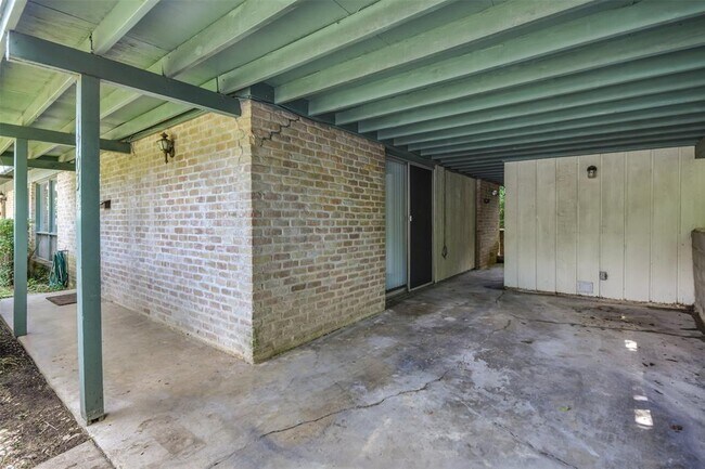 Photo - 1703 Emilie Ln