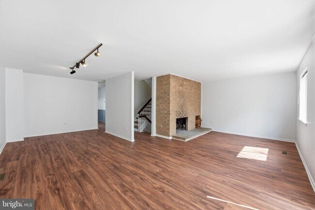 1747 Cy Ct