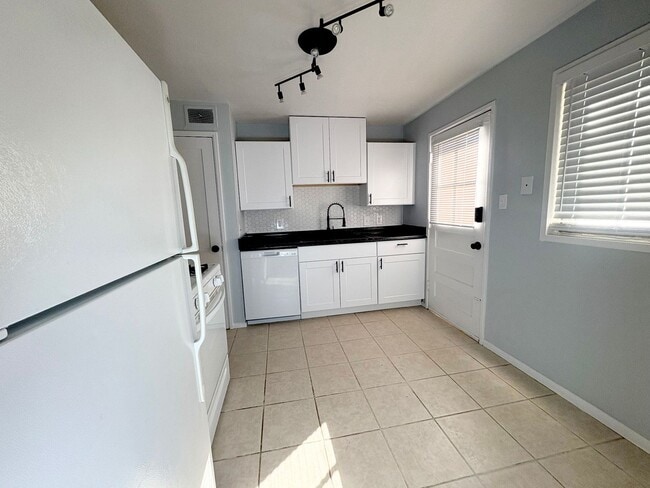 445 - 451 Glenview Ct.