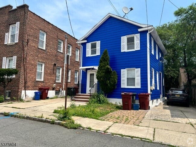 Building Photo - 10 Humbert St Rental