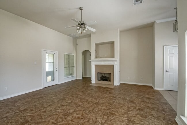 Photo - 26267 Avoyelles Ave