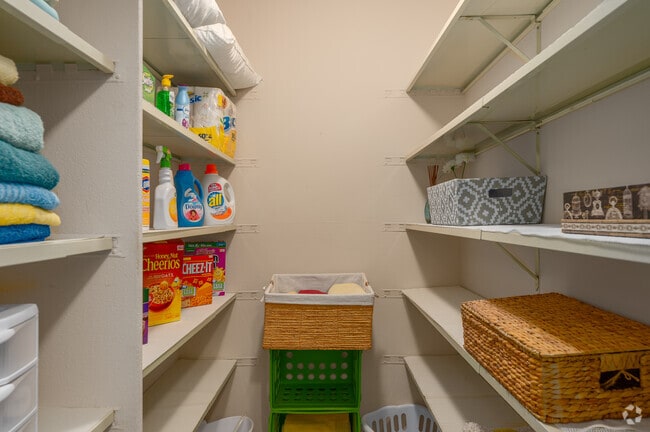 Model - 2 BD, 1 BA - 950SF - Walk-In Pantry
