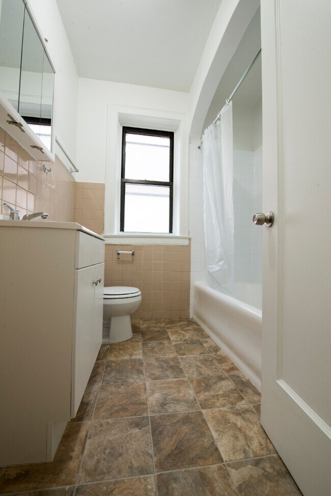 7701 S Yates