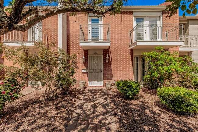 Photo - LVCC 3 BD 2.5 Ba Townhouse overlooking the golf course!  RECENTLY REFURBISHED with Beautiful upgr...
