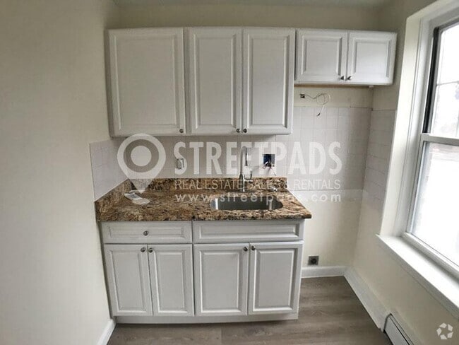 Building Photo - 1 bedroom in Boston MA 02135 Rental