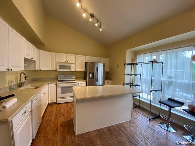 Photo - 758 Sandalwood Dr
