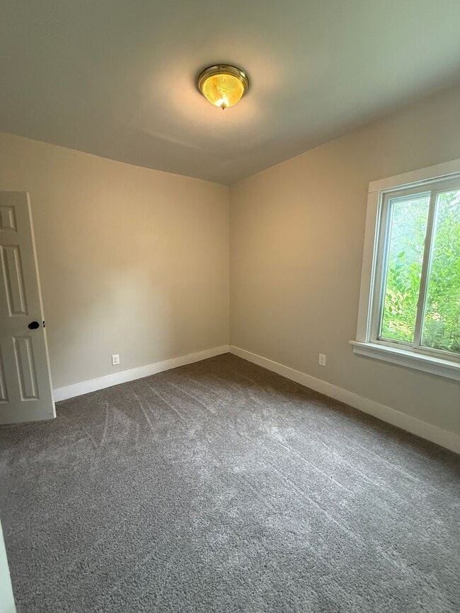 Photo - 4bd Single Section 8 *1/2 OFF SECURITY DEPOSIT SPECIAL*
