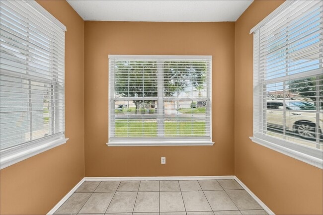 Photo - 922 Lake Biscayne Way