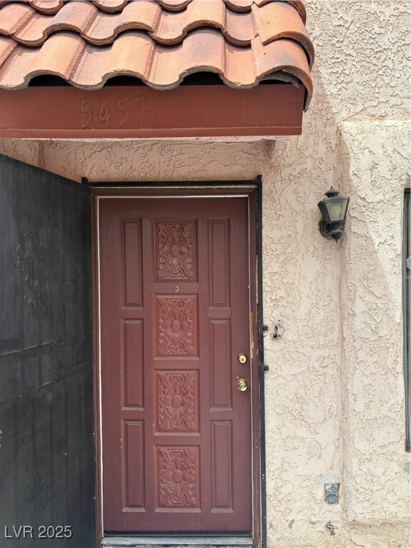 Building Photo - 5457 Escondido St Rental
