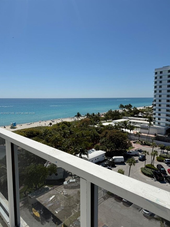 Building Photo - 5313 Collins Ave Unit 1008