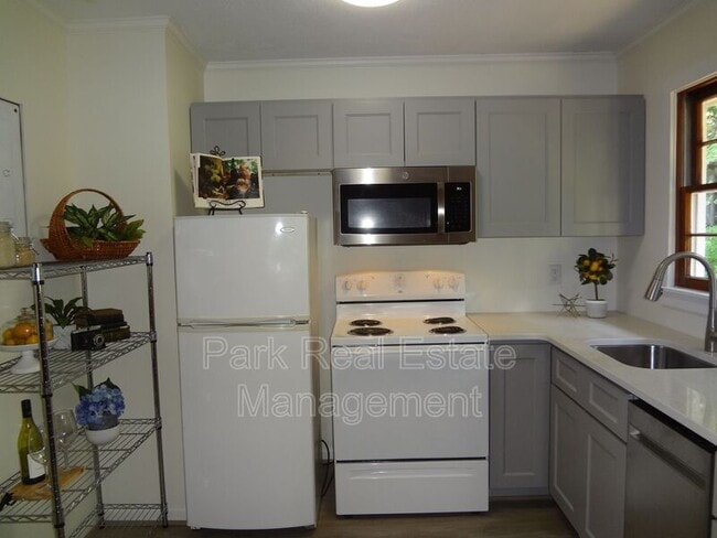 Photo - 432 S Greensboro St