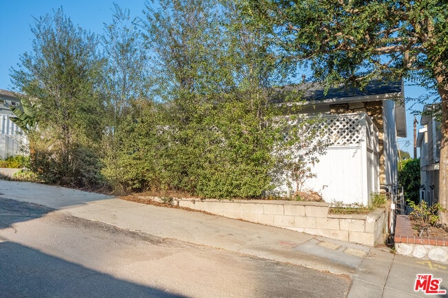 3108 Laurel Ave