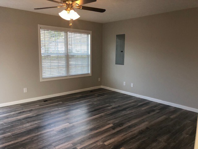 Photo - Charming Home in Country Setting with Larg...