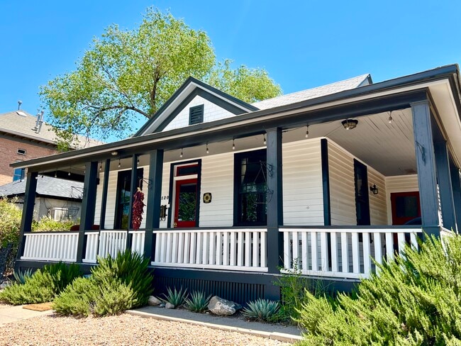 Photo - 120 Arno St SE