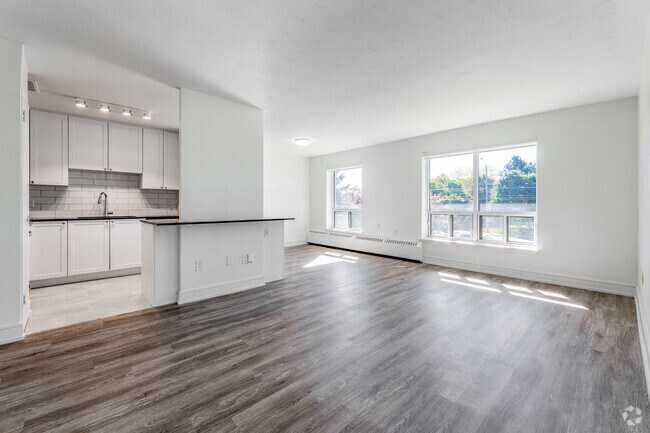 Building Photo - 1301 Dundas