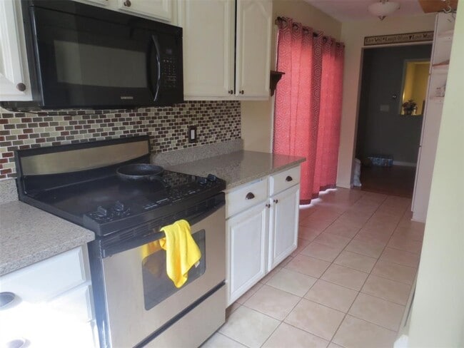 Photo - 823 Jennifer Ln