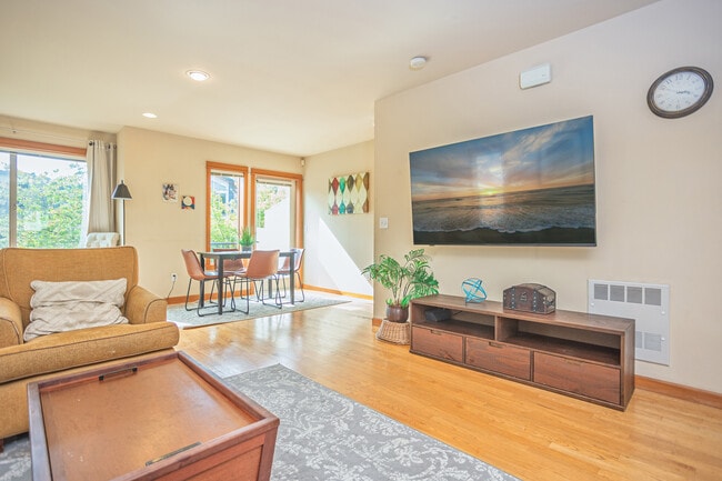 Photo - 3314 Wetmore Ave S