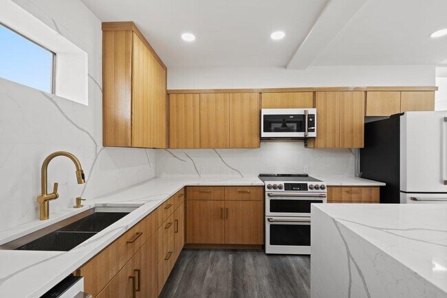 Photo - 8610 Grandview Dr