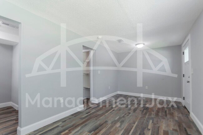 Photo - 216 E 2nd St