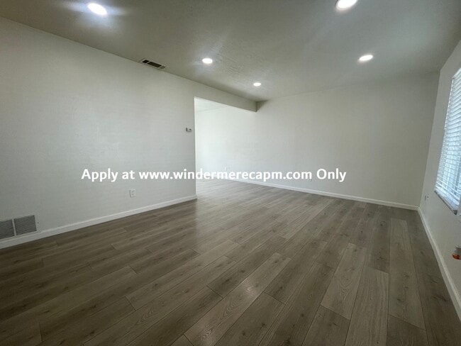Photo - 6319 Seyferth Way