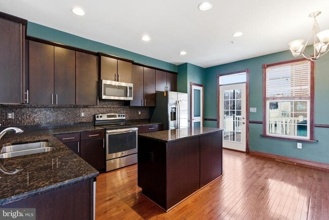 Photo - 4500 Fait Ave