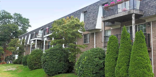 Building Exterior - Harborview Apartment Community