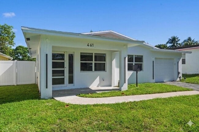 Photo - 461 SW 1st St